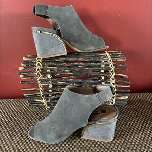 👛 (ANY) 2/$30 KENSIE 3” Block Heel Suede Open Toe Sandal Ankle Velcro Fastener